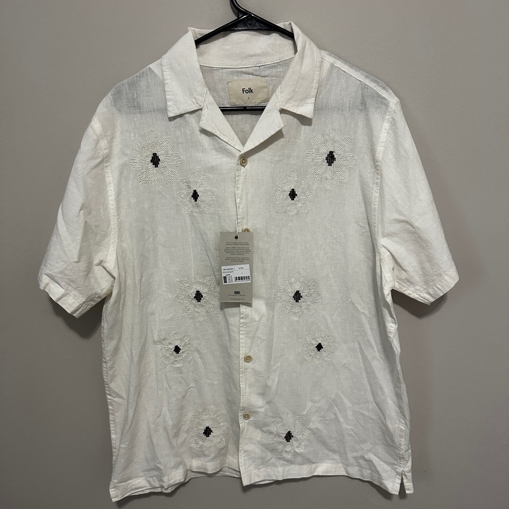 NWT Folk Embroidered Linen Button down